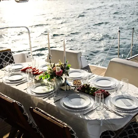 Pruva Yacht Botel
