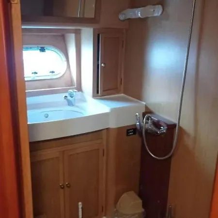 Pruva Yacht Botel