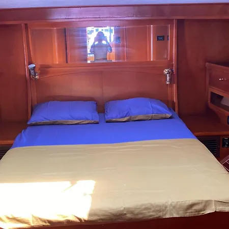 Botel Pruva Yacht